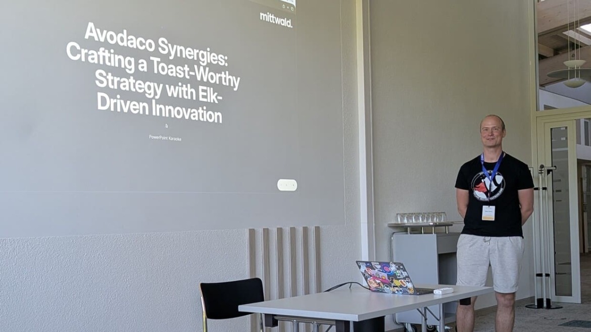 Vortrag beim Powerpoint Karaoke während der TYPO3 Developer Days 2026 mit dem Thema: 'Avocado-Synergien: Entwicklung einer Strategie, auf die man anstoßen kann – dank elchgetriebener Innovation'