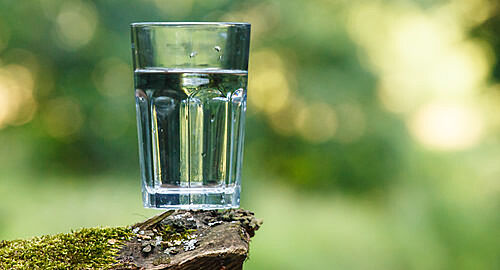 OEWA - Glas Wasser in Natur